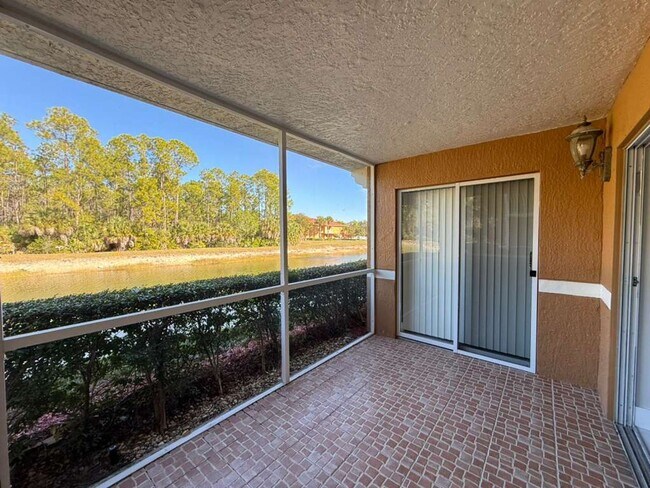 Building Photo - Remodeled, Move-In Ready 3-Bedroom Condo in Prime Naples Location