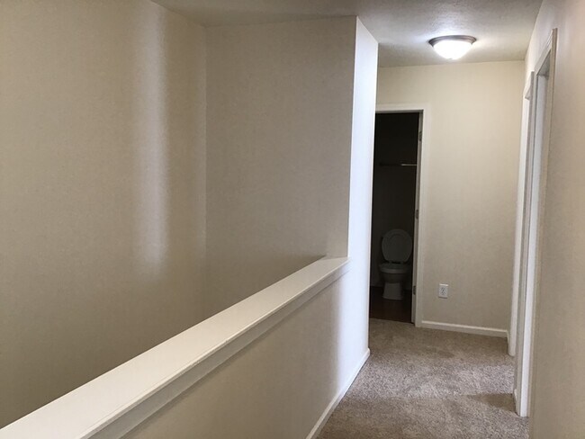 Building Photo - 4 bed 2.5 in Greenwood with HUGE fenced in...