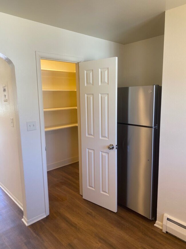 Building Photo - Newly Renovated 2BR | Courtyard & back patio | Lots of natural light