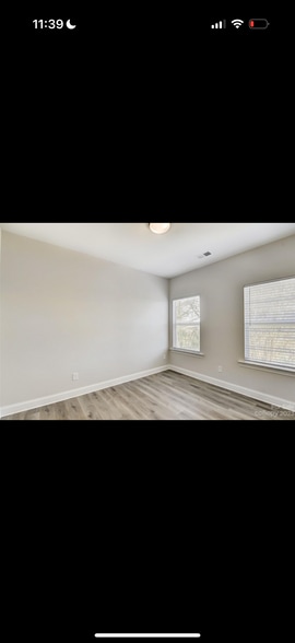 Building Photo - 39 Hawthorne St SW