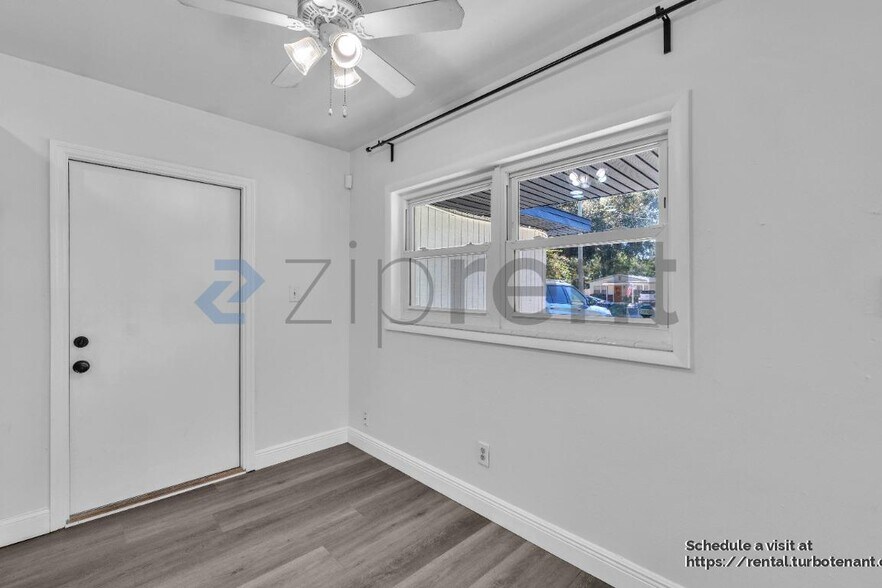 Building Photo - 3321 W Iowa Ave