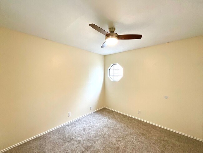 Building Photo - 2-Story 3 Bedroom / 2.5 Bath Home Near Lackland AFB!