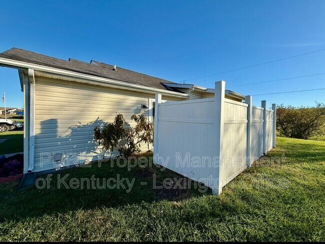 Building Photo - 222 Buffalo Trce