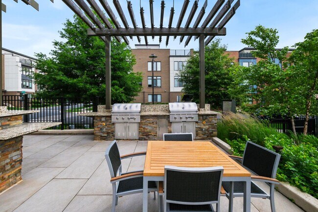 Building Photo - 16560 Crabbs Branch Way