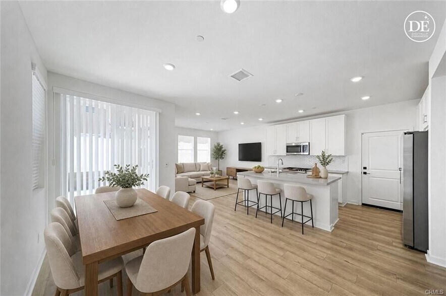 Building Photo - 4041 Pomelo Dr