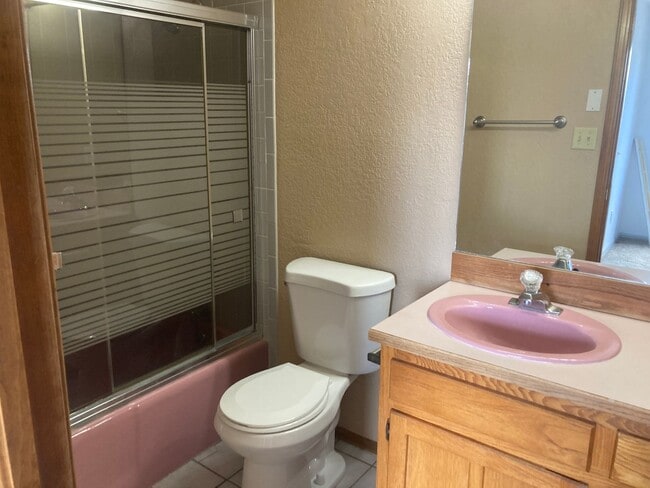 Building Photo - 405 Fir Dr