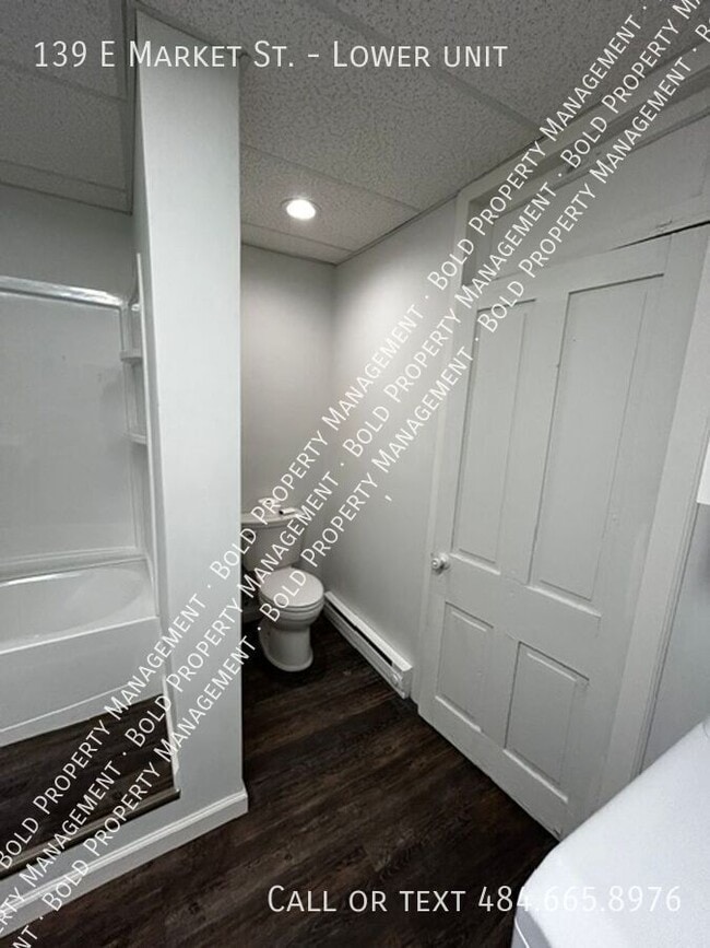 Building Photo - 139 E Market St