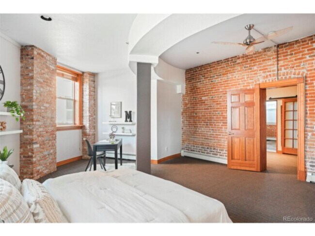 Building Photo - 3249 W Fairview Pl