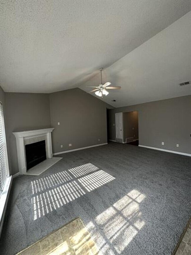 Building Photo - Charming 3-Bedroom Home in Cordova – Styli...