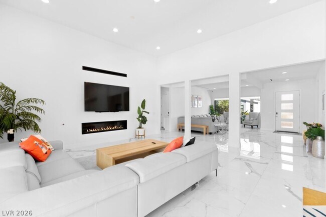 Building Photo - 4315 N Dapple Gray Rd