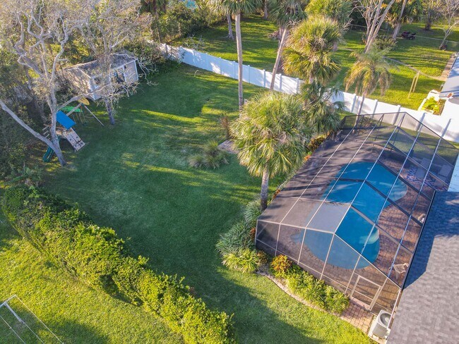 Building Photo - 762 S Beach St