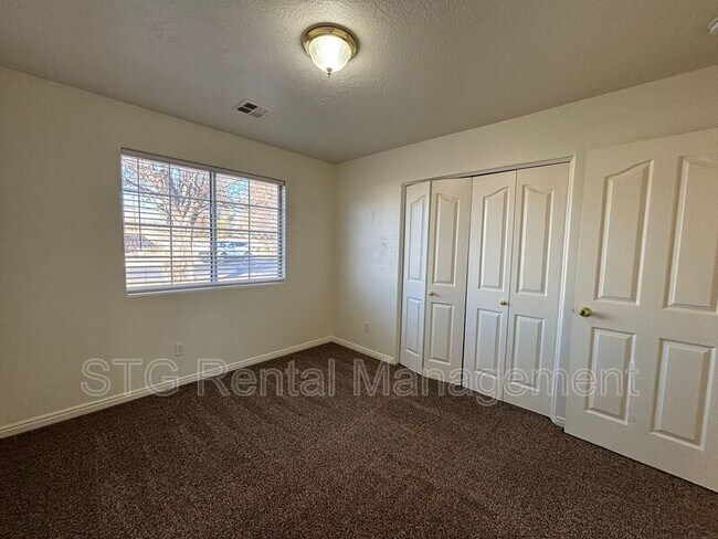 Building Photo - 773 S 220 E Cir