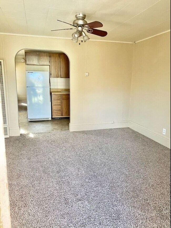 Building Photo - Nestled In A Great Neighborhood! Don't Miss this One Bedroom!