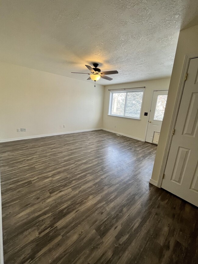 Building Photo - 950 Gregory Ln