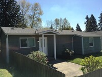 Building Photo - Parkland/Tacoma 3bdr 2bath home w/ Large 2...