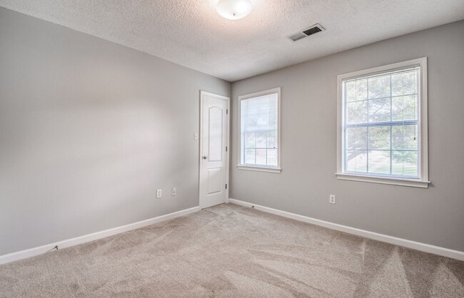 Building Photo - 9461 Hickory Dr