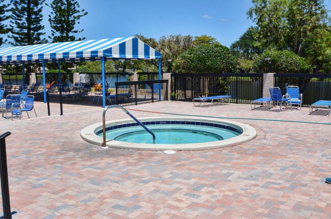 Building Photo - 2581 Carambola Cir N