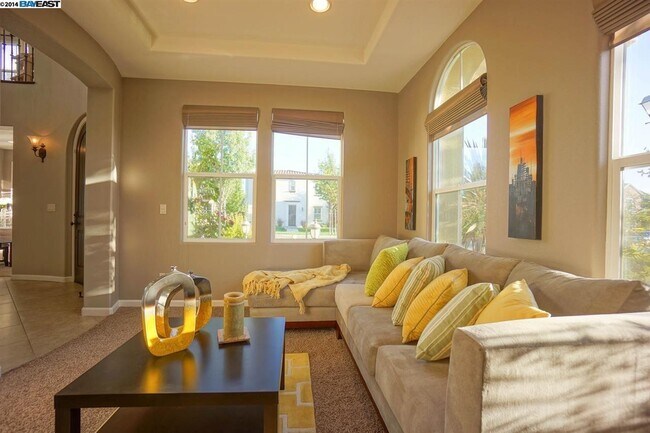 Building Photo - 3200 Spicewood Ln