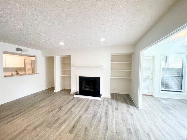 Building Photo - 320 Park Ridge Cir