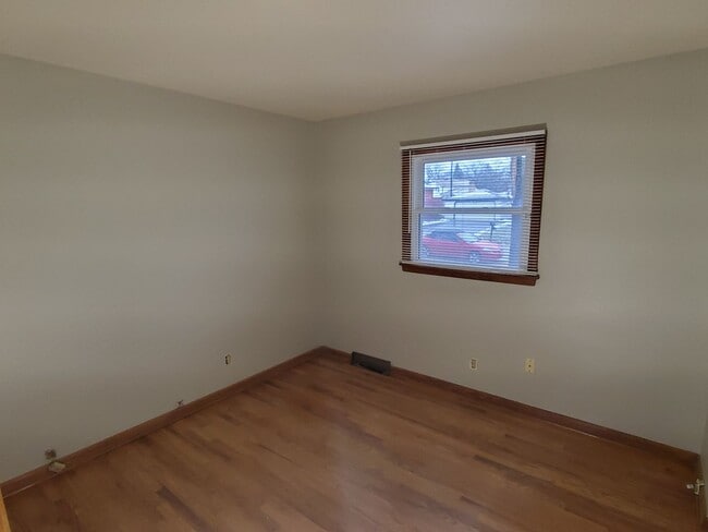 Building Photo - Brown Deer 3 bedroom ranch