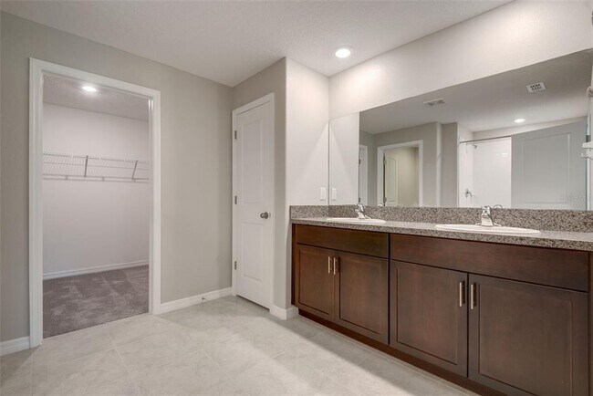 Building Photo - 7122 Samuel Ivy Dr