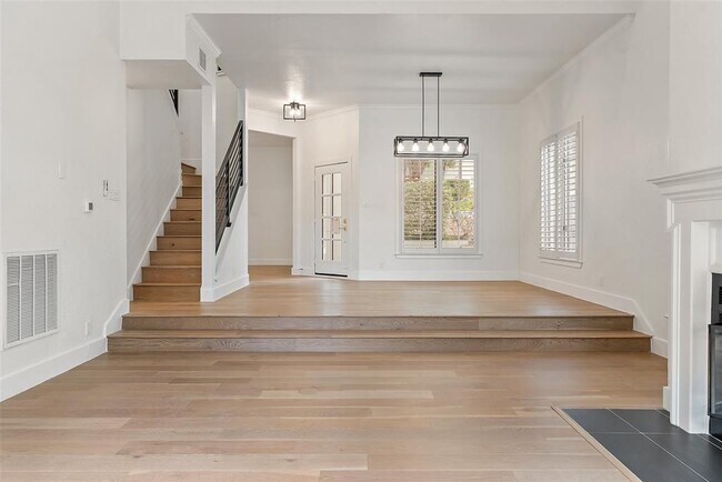 Building Photo - 4231 Westlake Dr