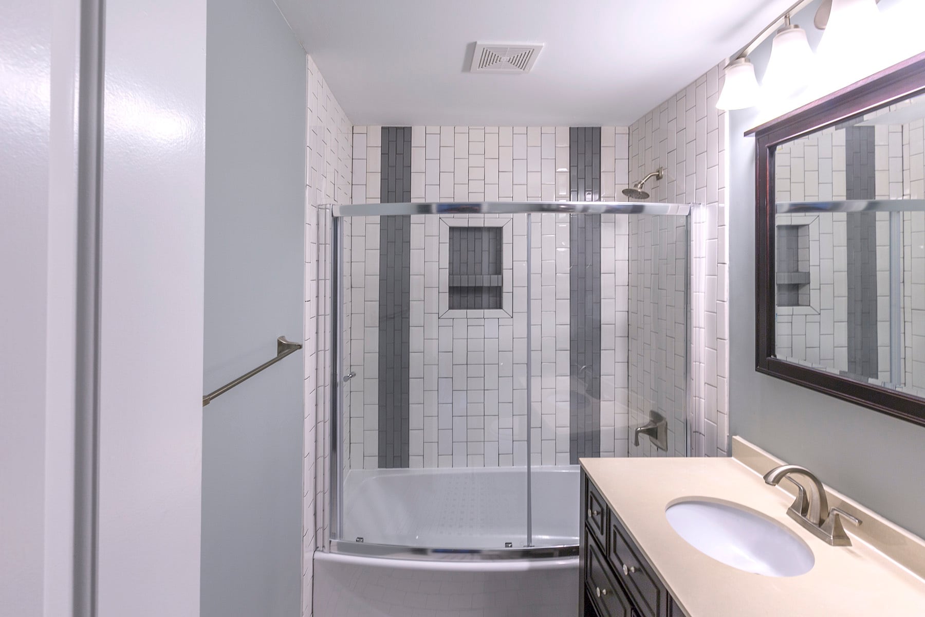 Building Photo - 3000 Golden Rd