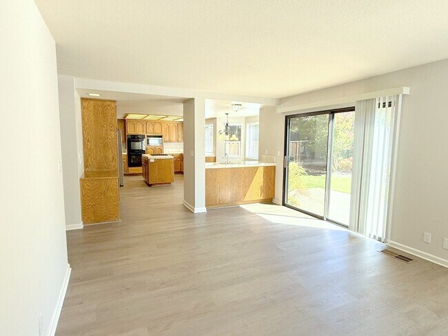 Building Photo - 20 Stratford Ct