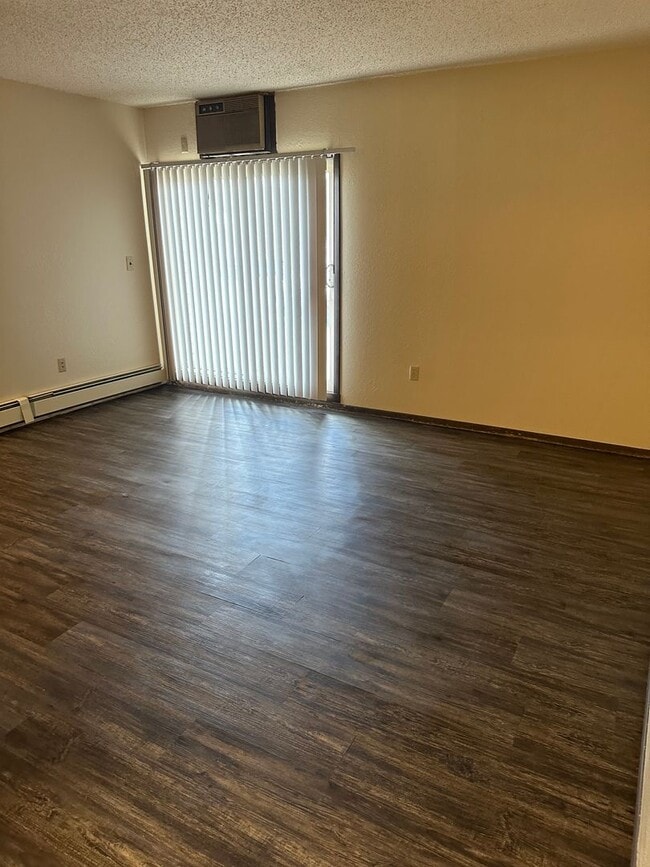Building Photo - One Bedroom with Walk Out Patio