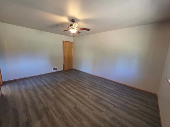 Building Photo - Port Ludlow Farmhouse for Rent, Freshly Updated and Available Now!