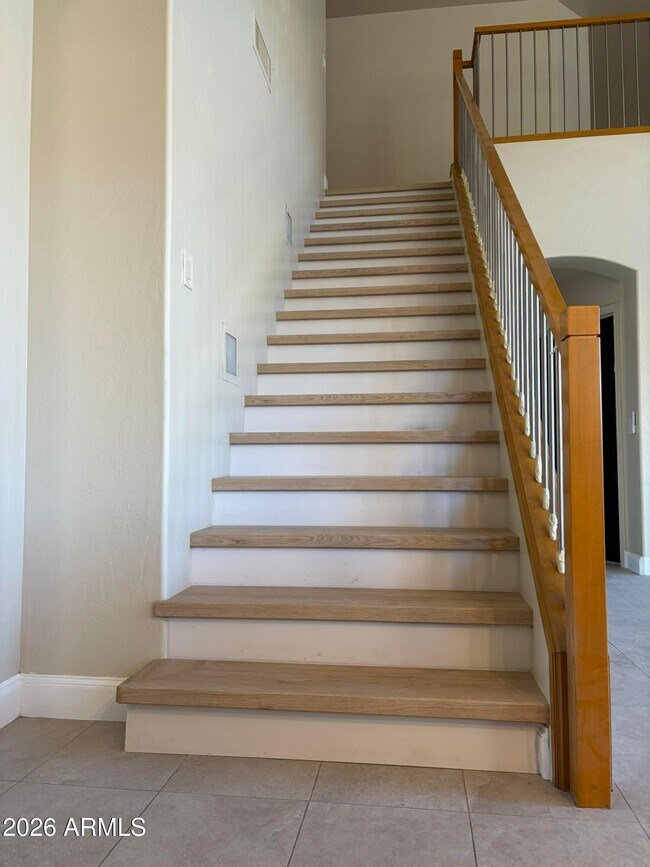 Building Photo - 768 E Irma Ln