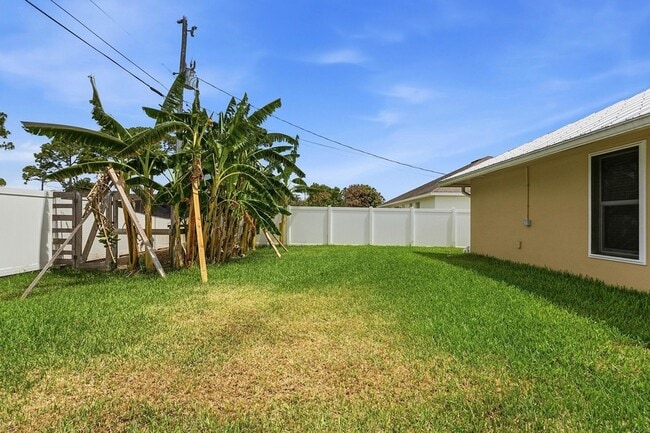 Building Photo - 1280 SW Kalevala Dr