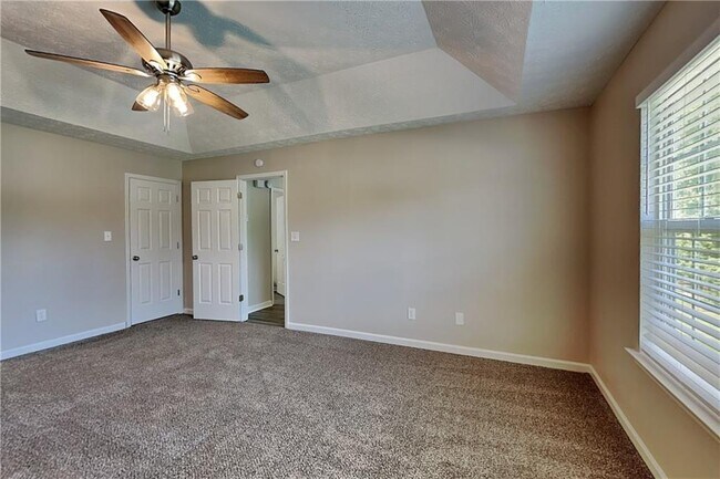 Building Photo - 565 Pine Valley Dr