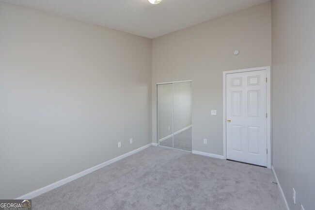 Building Photo - 325 Coral Cir