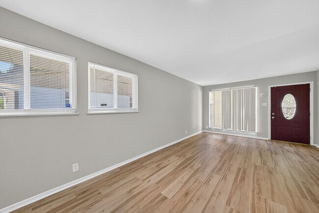 Building Photo - 10772 Spring Garden Dr
