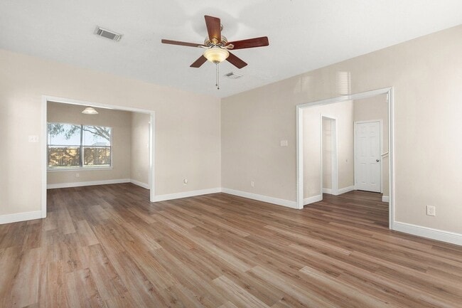 Building Photo - 3803 Redbud Dr