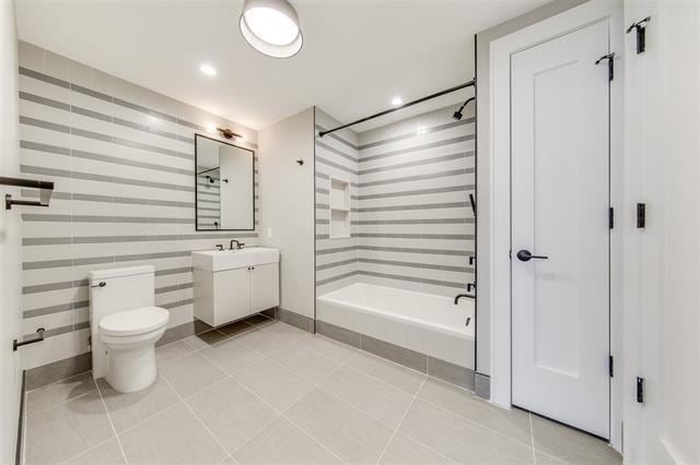 Building Photo - 366 6th St