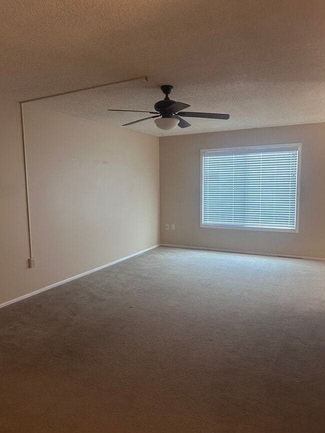 Building Photo - Charming 2-bedroom 2 baths in the heart of...