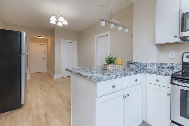 Building Photo - 56 Park Vale Ave