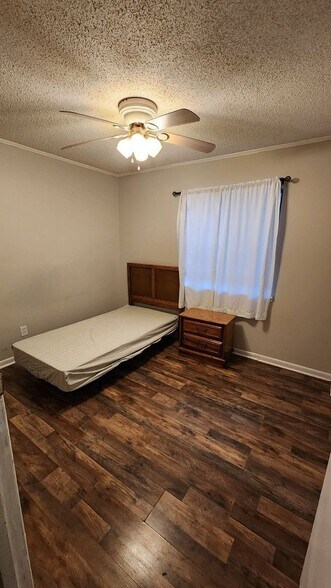 Building Photo - 950 Forestbrook Rd