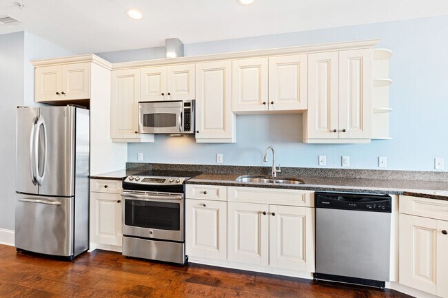 Building Photo - Stunning Studio Apartment with Spectacular...