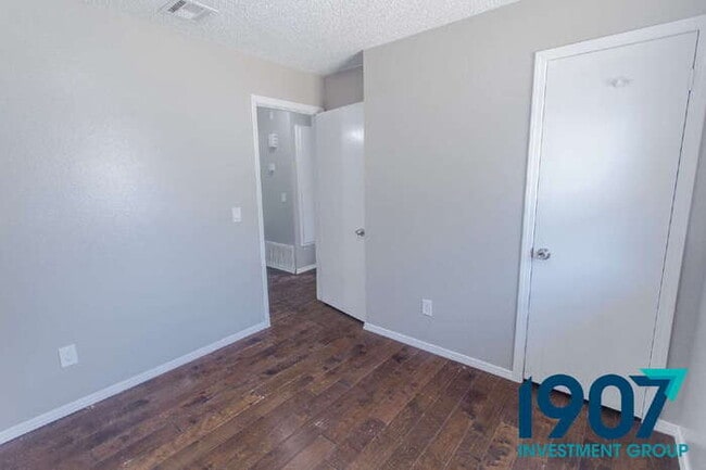Building Photo - Spacious 5-Bedroom Home in Moore with Rece...