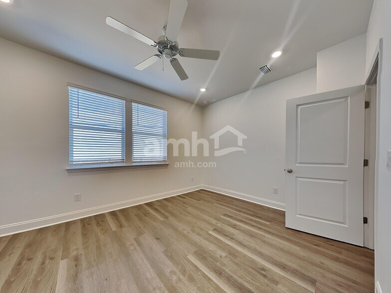 Building Photo - 168 Portside Pk Dr