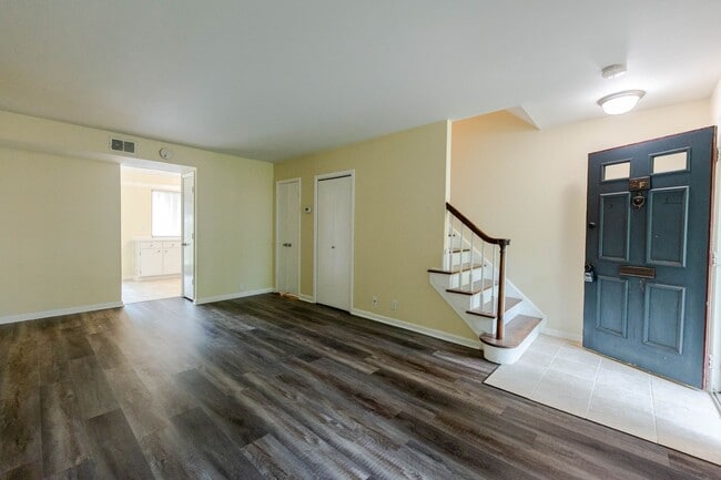 Building Photo - Green Hills Condo in the Georgetown