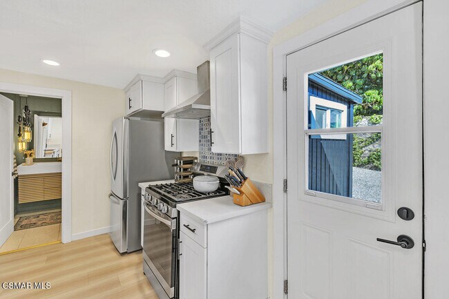 Building Photo - 2855 Los Feliz Dr