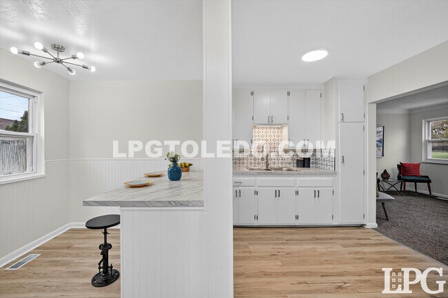 Building Photo - 927 W Northgate Pkwy
