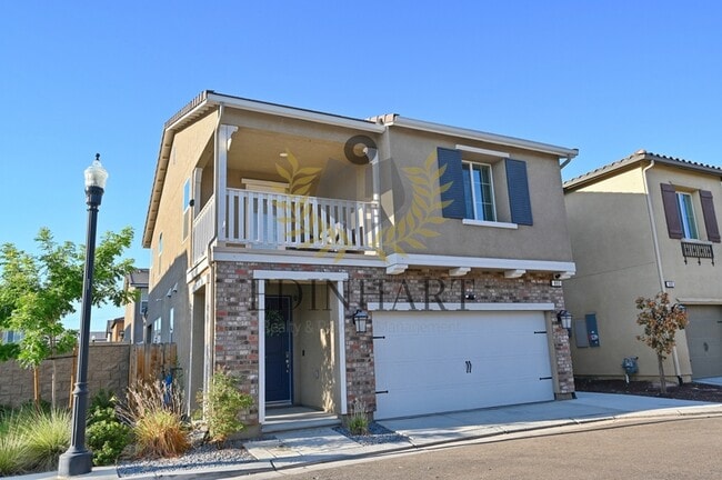 Building Photo - 893 Fir St W