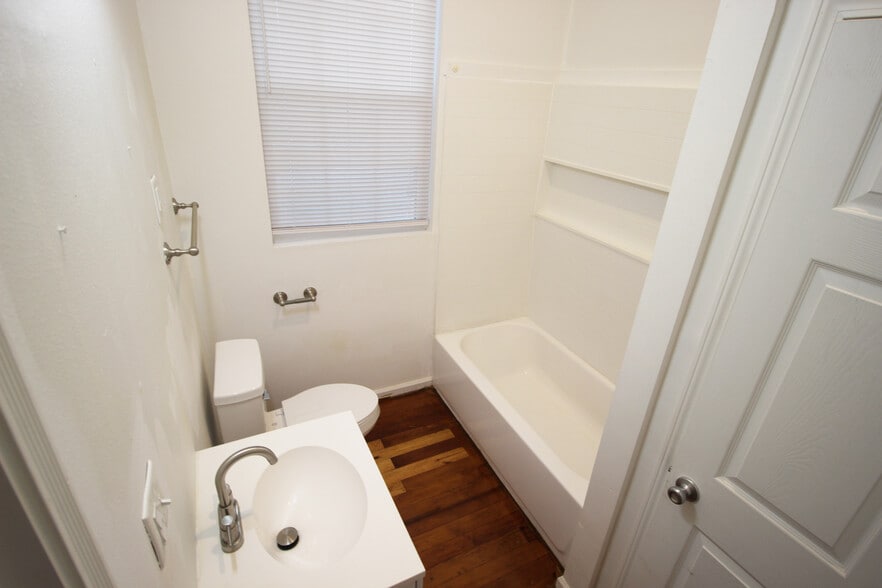 Building Photo - 7620 Freret St