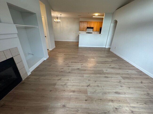 Building Photo - Spacious Condo in the Heart of Aurora
