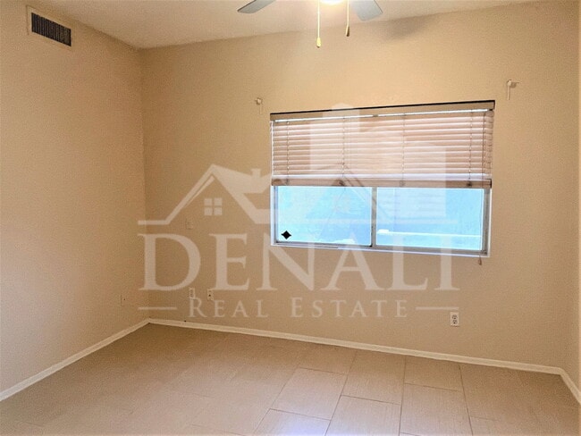 Building Photo - 8372 S Stephanie Ln